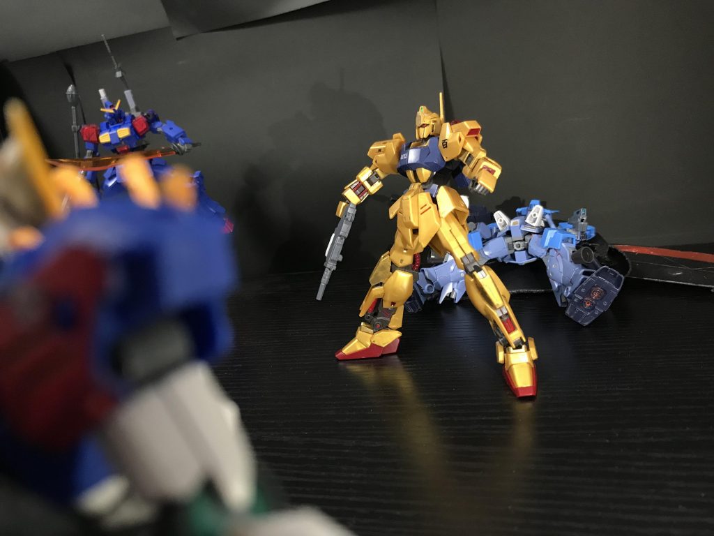 百式「ふぇ?イダァ!」デュナメス「なんだ!」ディジェ「味方か!?」百式「???がくるんだろ どうせ…」???「誰が小物だよ!」