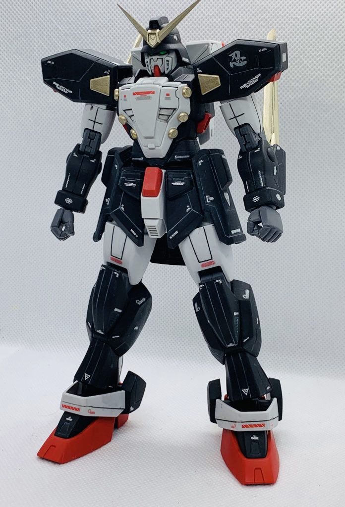 思いつく限りデカールを貼りまくりました。本来のシュピーゲルはかなりツルッとした見た目ですがまあガンプラは自(