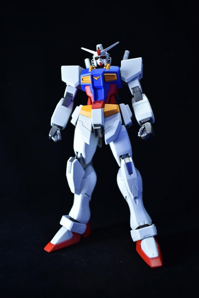 正面ショットインパルスガンダムの胴体を加工すれば初代ガンダムっぽくなるかと思いましたが、意外とそれほど感じないですね。胴体がスリムだから?