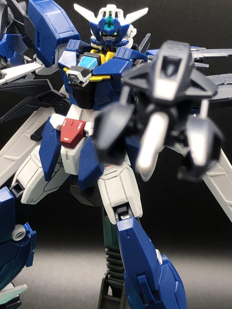 マーキュリーアーマーのようなマスクタイプのパーツも、無改造のままで装着出来ます。クアンタ顔に合わせるのは苦労しました!