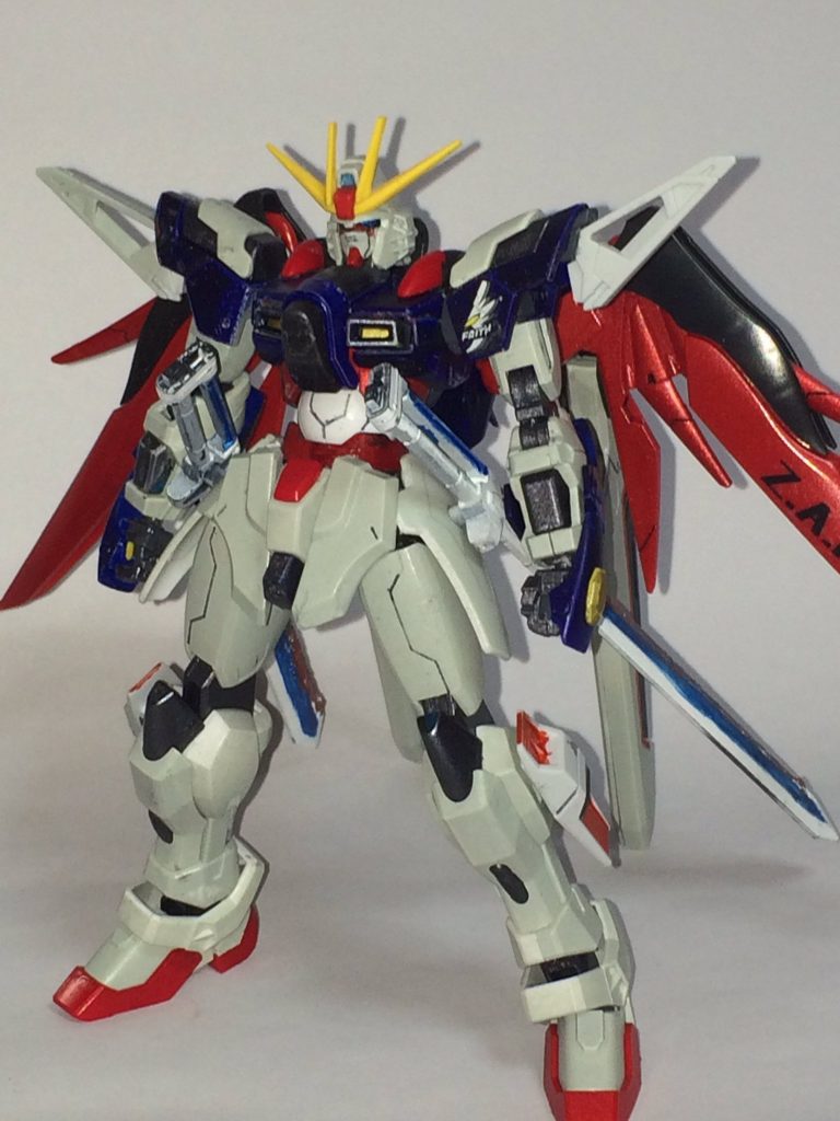 ビルドデスティニーガンダム本機のベース機の一つ。遠中近、全てに対応した機体である。チームでは切り込み隊長として先陣を切って戦う。