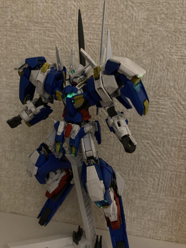 UVライトで光るって事を覚えました。OOシリーズは蓄光の発光が似合う。