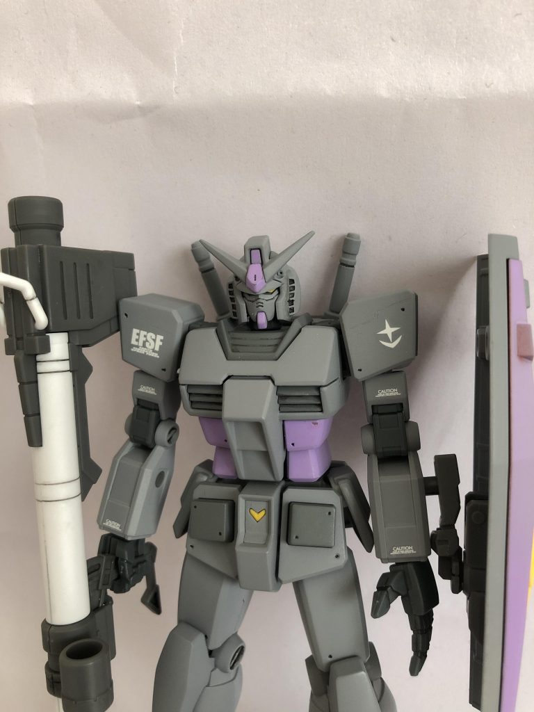 EGガンダムのイケメン顔です。紫色も綺麗に塗装できました。脇腹あたりの塗装が少し剥げましたが気にしません。ライトパッケージver.のため、武装はオリジンガンダムより拝借しました。G3にはバズーカ持たせるとよく似合います。