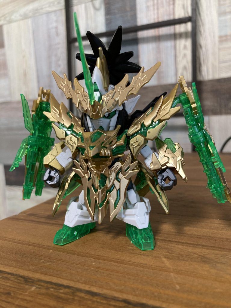 ゴールド部分を塗装したのみですが、完成したものを見た子供は「かっこいいー！！」と歓声をあげてました！確かにかっこえーです！満足してもらえてよかった😊前回のトーリスリッターから空いてしまってますが、今取り掛かってるものが全く終わりそうになかったので息抜きにアップしました。