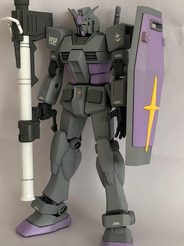 脛部の合わせ目を消しました。合わせ目消しも初です。EGガンダムは練習に最適なキットです。