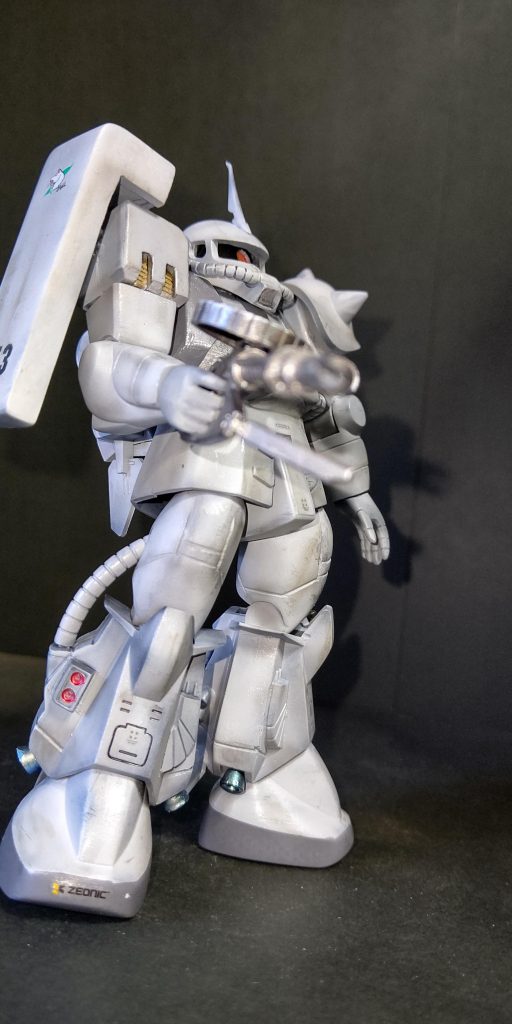 肩をハの字にして足の付き位置を変更した以外はプロポーションはいじってません。