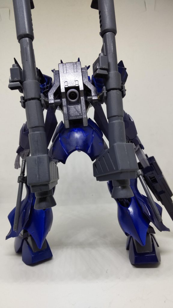 背面武装はケンプファーのジャイアント・バズとシュツルム・ファウスト、そして右手に持っているビームショットガンがあります！