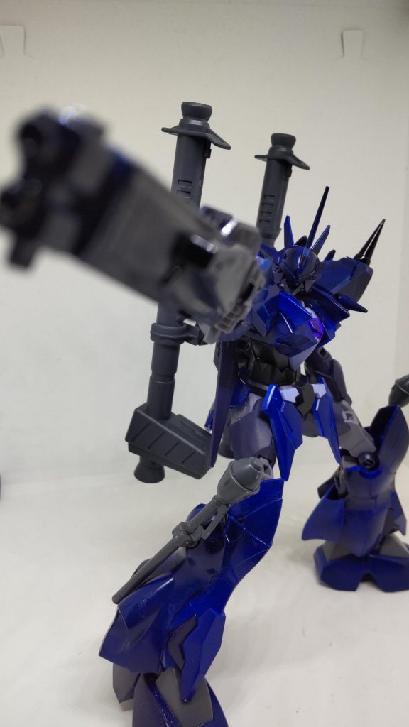 アクション1右手のビームショットガンで牽制やら撃破を狙う