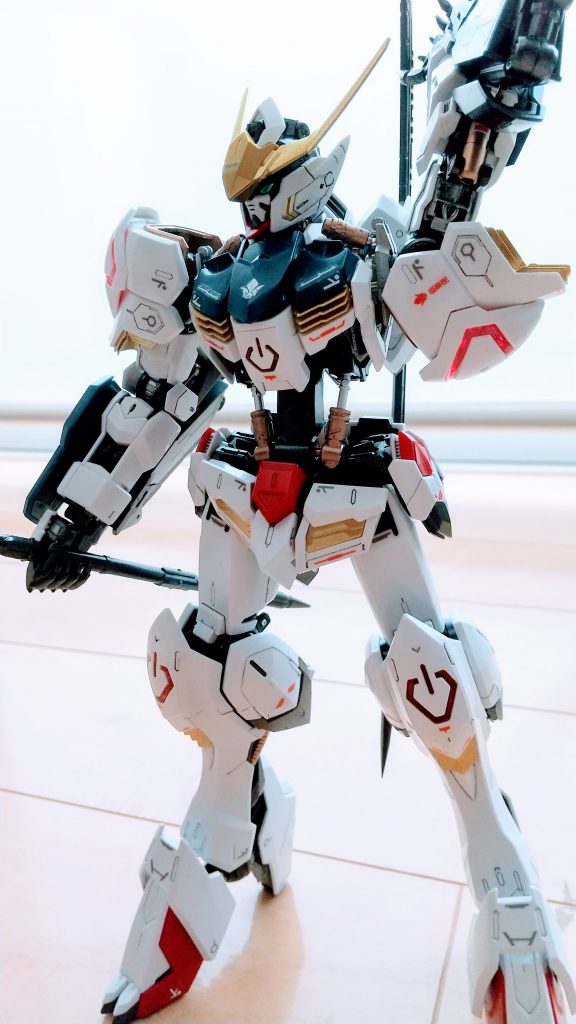 背中にマウントした刀に手をかける！