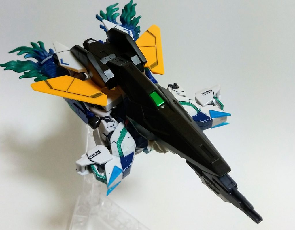 ミラージュフライヤーに変形し、ファントムライトを使うことができます。(わかりにくいですが···)