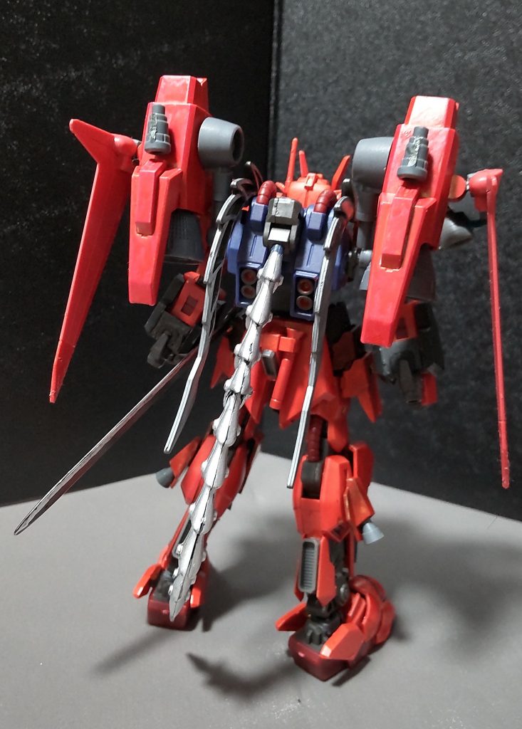 リアビュー・バックパックテイルブレードっぽいのをイメージして、ガンダムエピオンのヒートロッドを装着。角度調整等も出来るので、ポーズ付けも容易です。・ウィング百万式のバックパックのメガライダーのブースターを装着。更にブースター上部にビーム砲を装着。