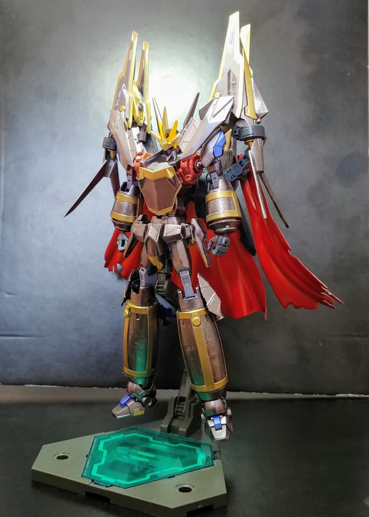 アルスアースリーを軸にアウンリゼアーマーを着せて、少しだけ改造を施したお手軽ミキシングです。本家ガンバスターのプラモやそれに関するパーツはひとつも使用していません。一部に30mmやコトブキヤのパーツを使用しています。