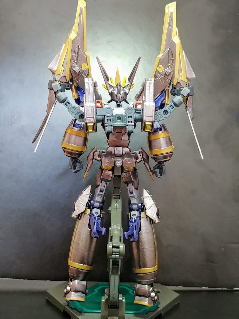 おまけのマント無しVer.アウンリゼアーマーは足が長いので本家のずっしりした体型よりかなりスマートです。マントがないとバランスが悪い気がします。