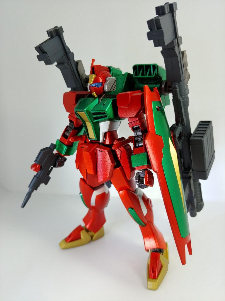 素立ちです。本体は光沢で、ライフル、バズーカがつや消しです。イメージ的には、フルアーマーユニコーンのような運用でバズーカを使う特殊装備です。