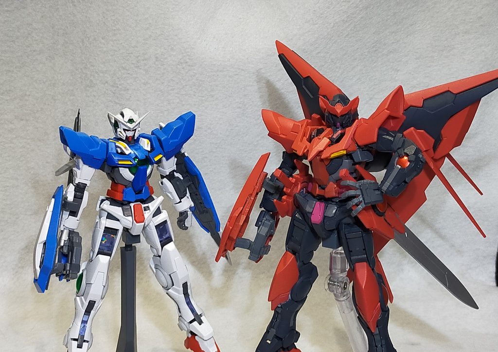 パーツもパーツ注文書も無くしたのでもう1個パーツ取りに買ったRGエクシアとのツーショット