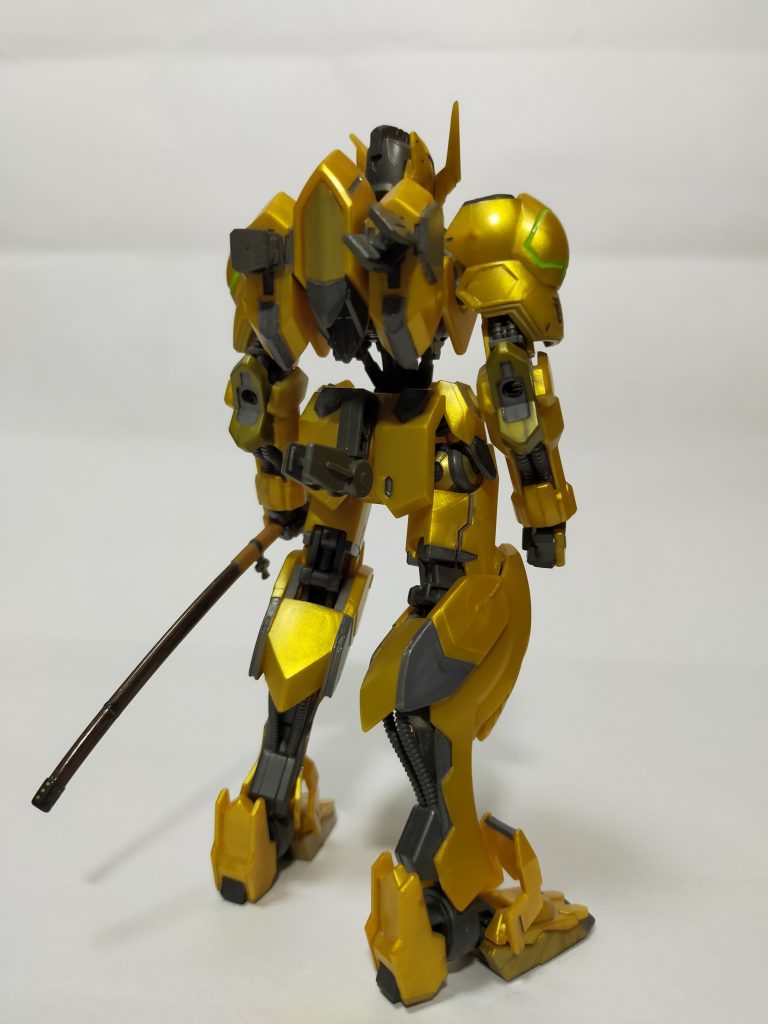 背中側には3種類の武器ラックをご用意