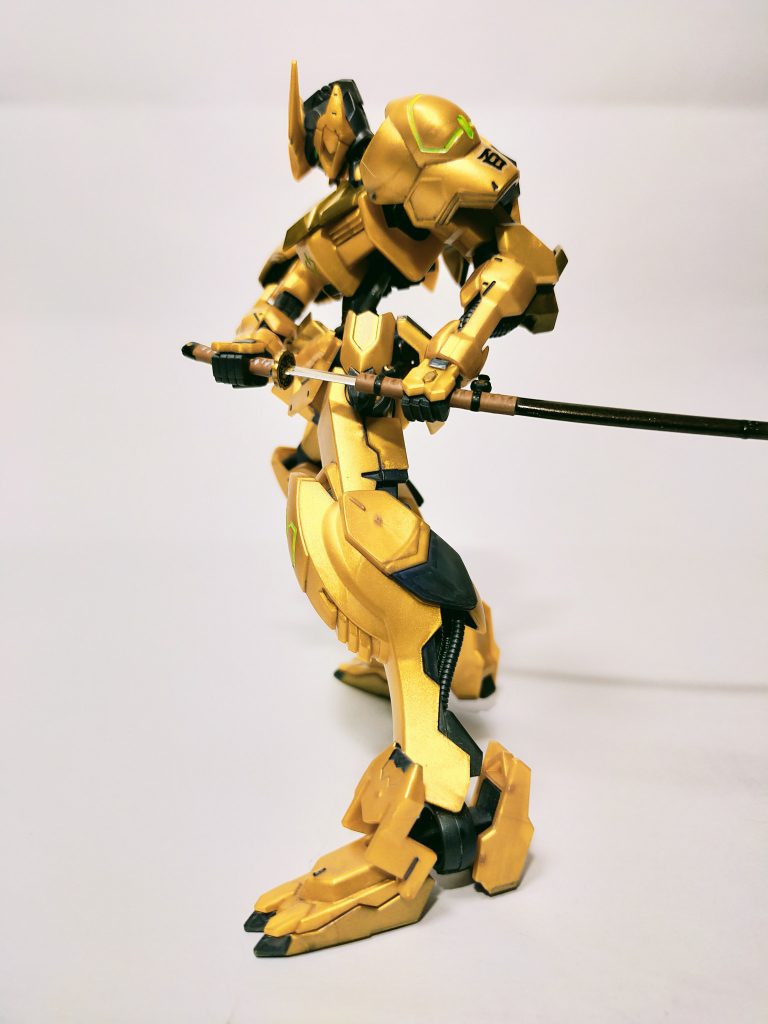 刀は食玩の日本刀をそのまま持たせてます