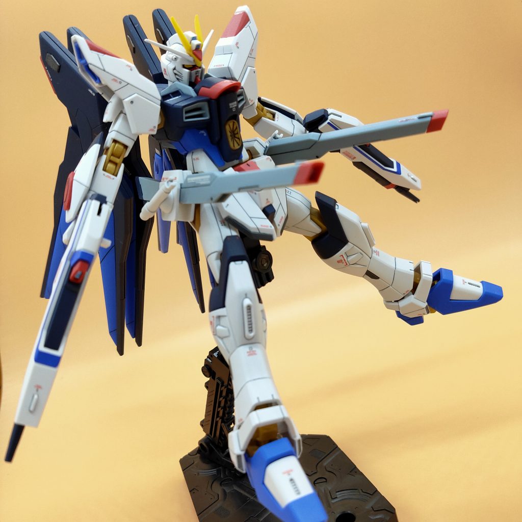 武装が多く、いろんなポージングが楽しめてすごくいいキットです！