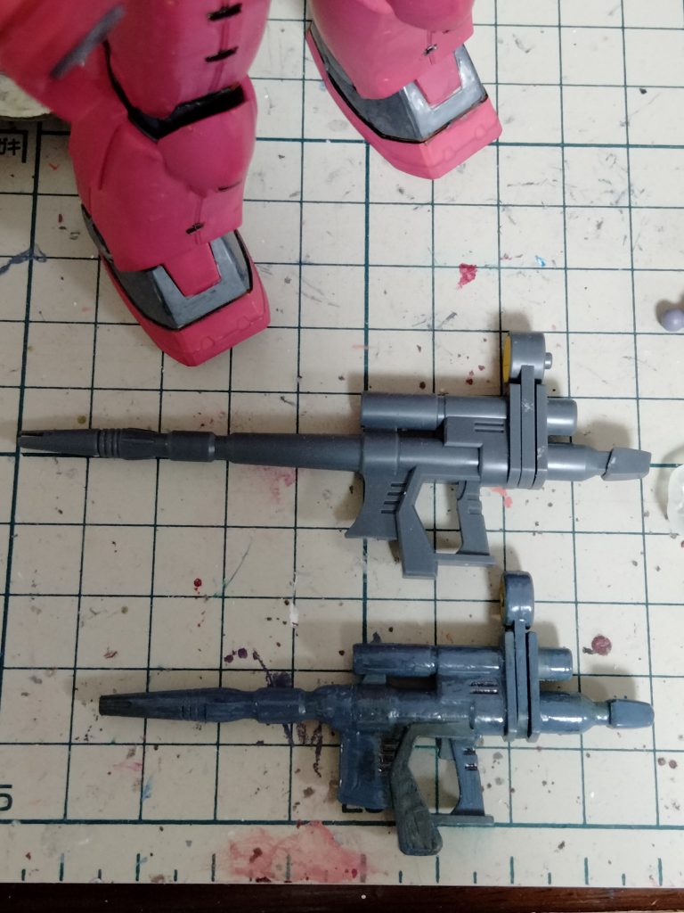 ビームライフルは旧HGの物ですが、銃身を短くして小回りがきくようにしてあります。