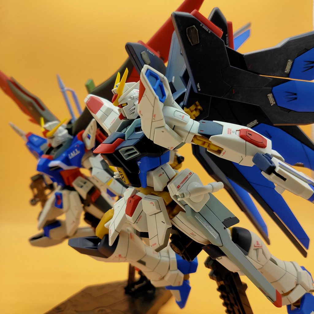 ガンプラはいろんなポージングができて、また集める楽しさもあり今後ますますその世界に没頭しそうです。最後まで見ていただきありがとうございました。