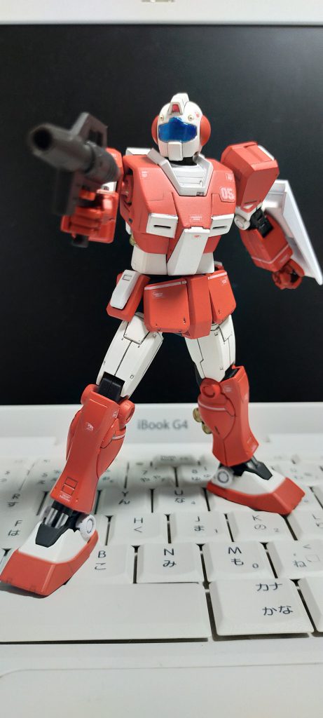 足首のダンパーは、プラ棒とパイプで適当に作成。胸のインテークはプラ板。棚に置いておく分には、あまり気にならない位の粗さなれど、キット化されていないからそこは満足。ビームライフル?スクラッチ面倒なんでやめましたわ。