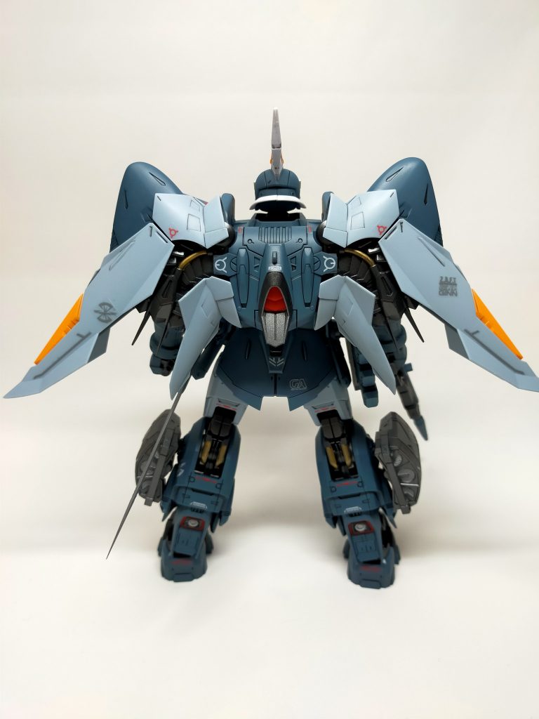 一部部分塗装(ゴールド)してます。何気にバックショットの情報量の多さ好きです。デカールはキット付属のものです。