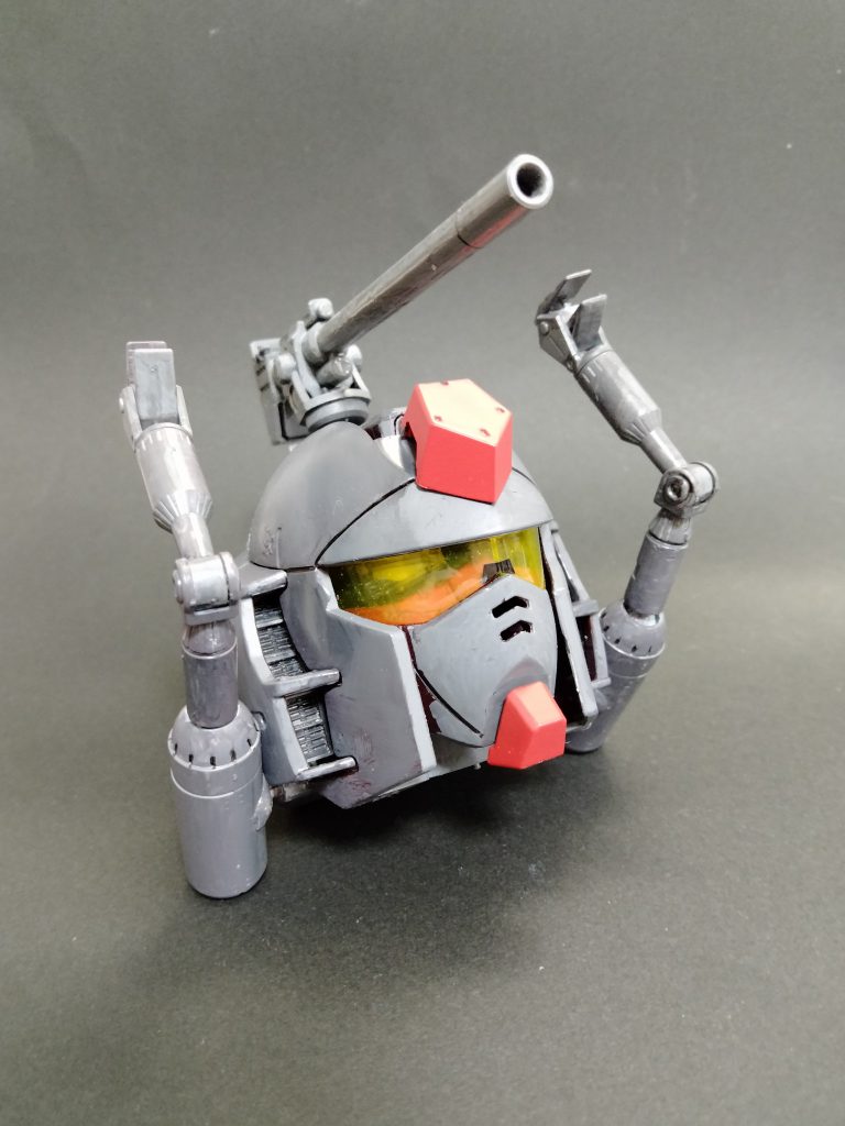 Ｖ字アンテナは元ネタに合わせて外しました。