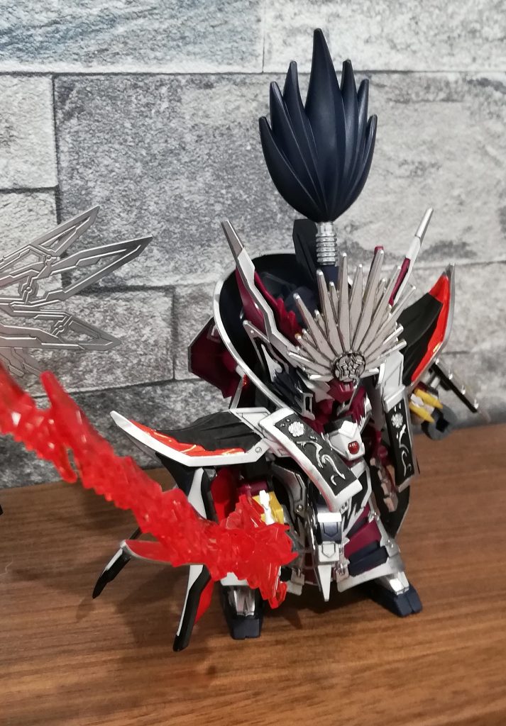 肩部はホワイトが気に入らなかったのでブラックに変更。悪役感が増したような... 