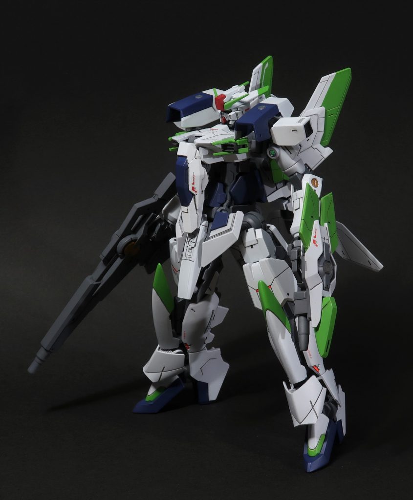 素立ち。30mmをフレームに、リバーシブルガンダムの装甲をかぶせたり、ジャンクを使ったり、です。