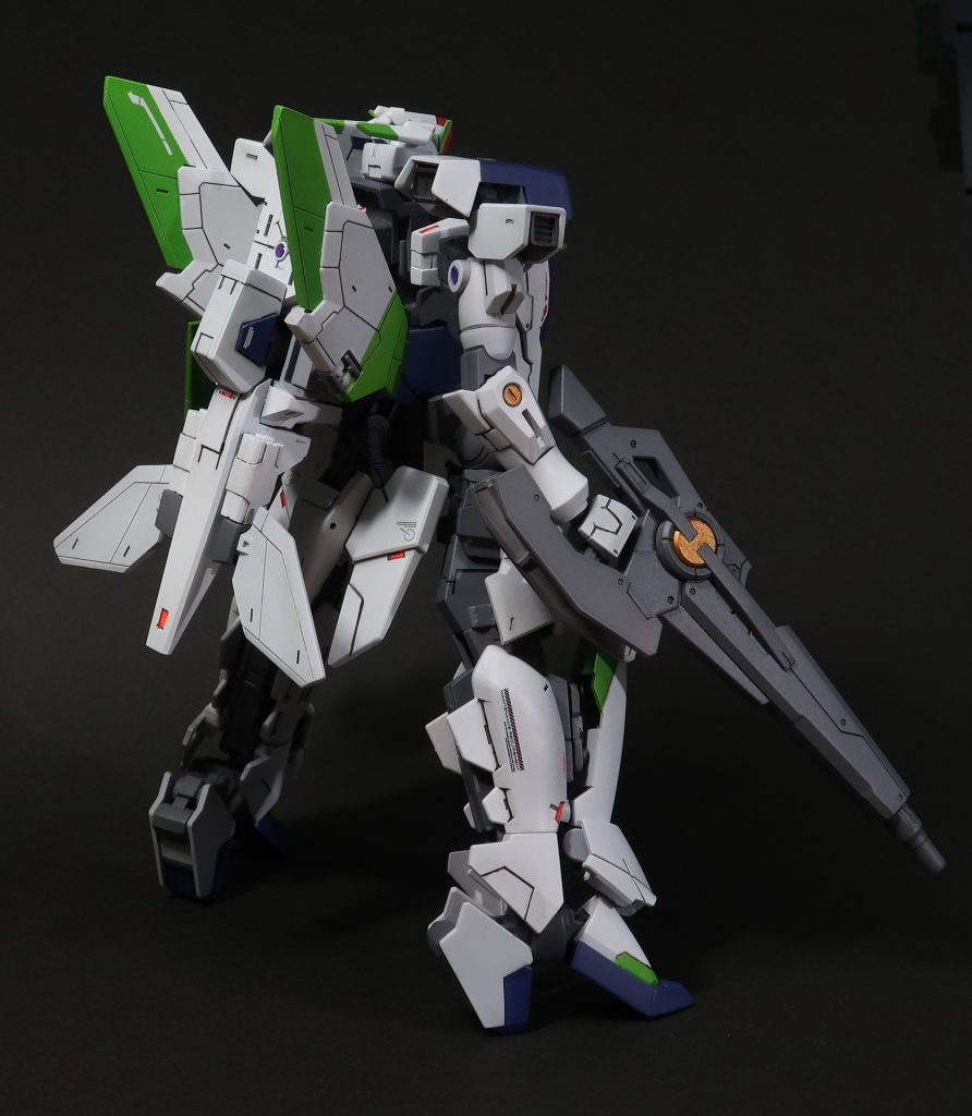 背面。シタデルのメタリック系で筆塗部分塗装、楽しいですね。