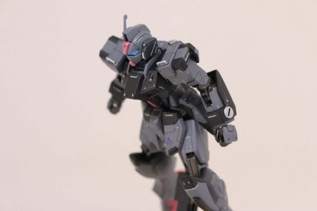 　どこから見ても良いキットです。　角度的な観点もそうですが、パーツ分割、可動域、バランス等々、価格の割に高パフォーマンス。僕は某家電量販店で買ったのですが、千円と少しでこの完成度はさすがです。なにより、今回はホイルシールがつかないので、すなわち色分けがバツグンということ。