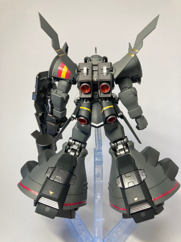 バックショット。バックパックの翼をプラ板で大型化しています。ちょっと派手になりました。