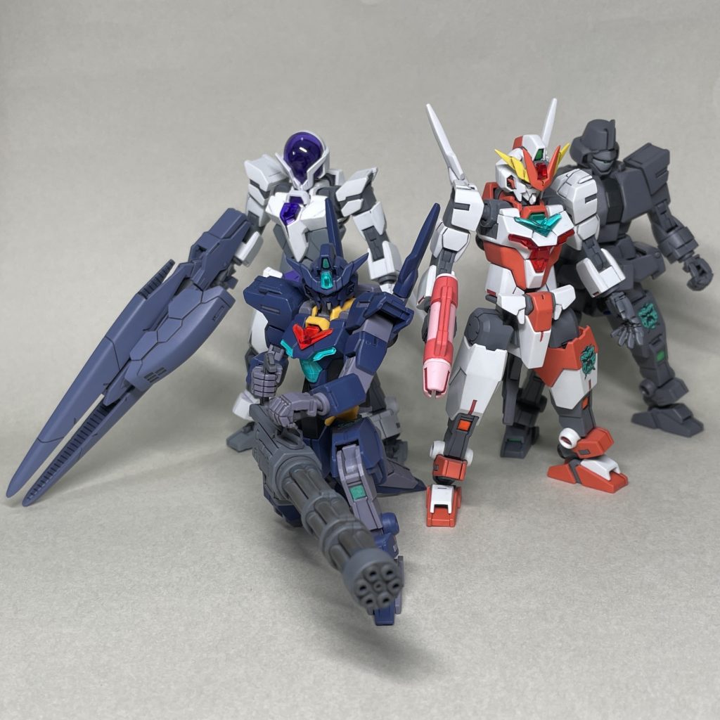 2021年に作ったコアガンダム関連MSを並べました。 他に、去年作ったコアガンダムがふたつ、製作中のコアガンダムⅡがひとつ、未組み立てのコアガンダム系MSが3つあります。  先日、ガンダムイージスナイトの腕パーツを購入。紛失したパーツを補充、製作し、無事完成しました。アルスアースリィガンダムの腕パーツをコアガンダムのものと交換し、イージスナイトの足を接続できるようになっているはずですが、今回は面倒なのでリライジングガンダムへの合体は割愛します。イージスナイトの撮影も 変形、合体が面倒で まだしておらず、すぐに箱にしまいました。気が向いたら投稿したいと思います (^_^;)