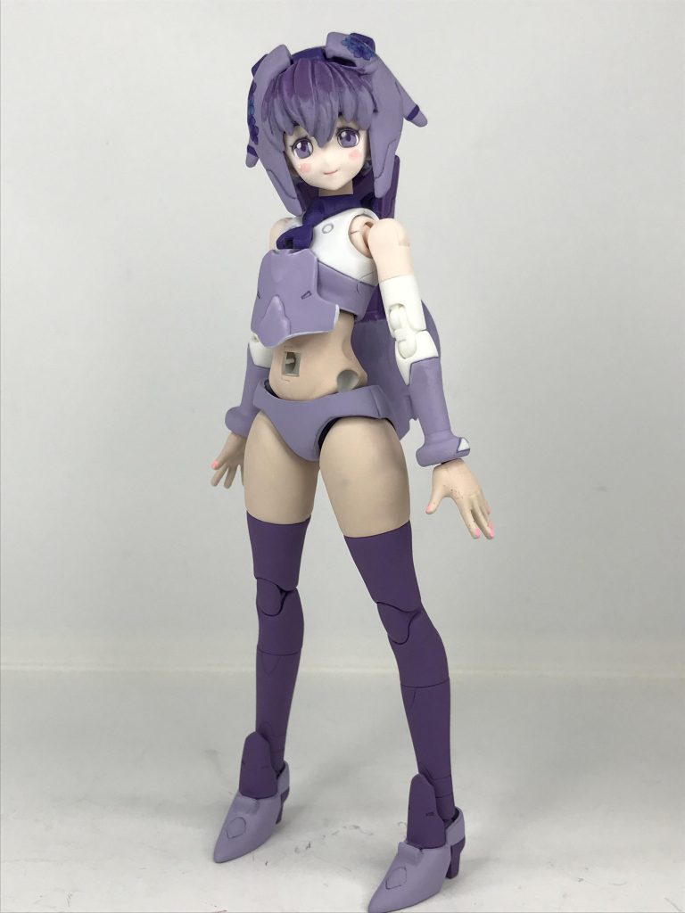 素体の完成時。もともとラベンダー色が多いサラですから、この状態だとあまり変わり映えしません。