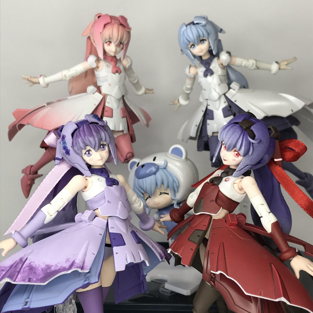 最後に、我が家のサラたち集合~♪ サラは無限のキャンバスです!(^^)次は「夏サラ」の予定です。といっても水着ではないのであしからず(^^;ちなみに、今回2個作ったので、あらたに2個補充しておきました。再生産バンザイ!\(^o^)/