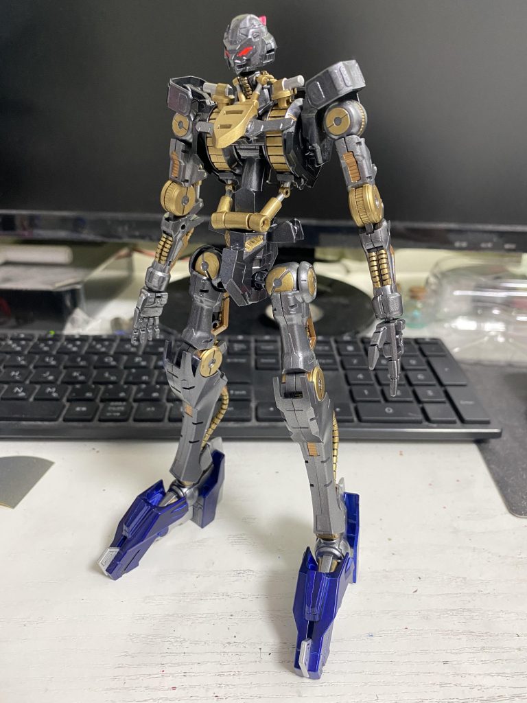 ガンダムフレームです。フレームだけでも見ごたえがあるよう塗装しています。