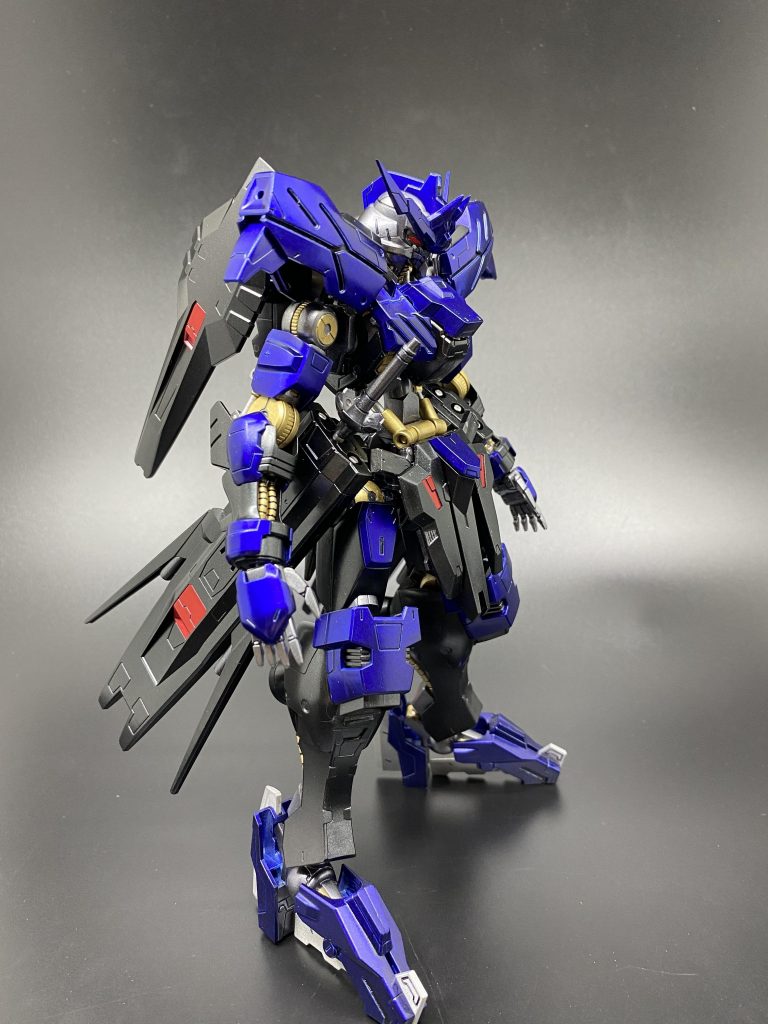 膝バーニアが個人的に好きでないため撤去、アルミメッシュ板で排気ダクトっぽく加工したんですが…写真撮り忘れました……