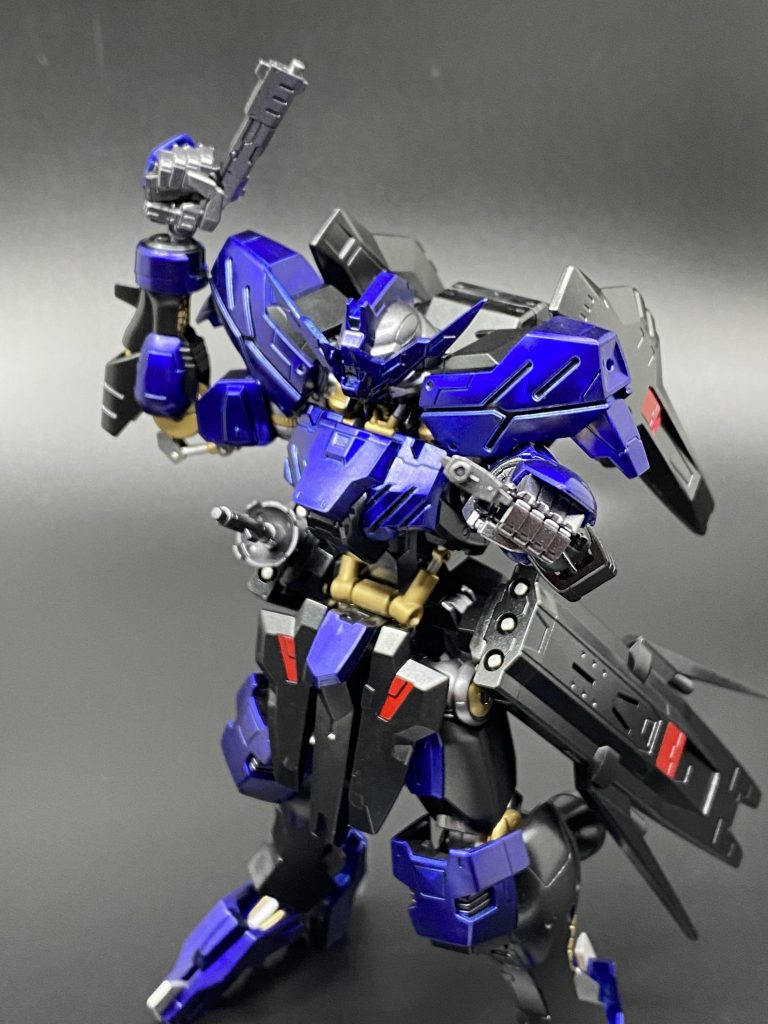 私にとってヴィダールといえば二丁拳銃なのですが…こんなに小さかったっけ?