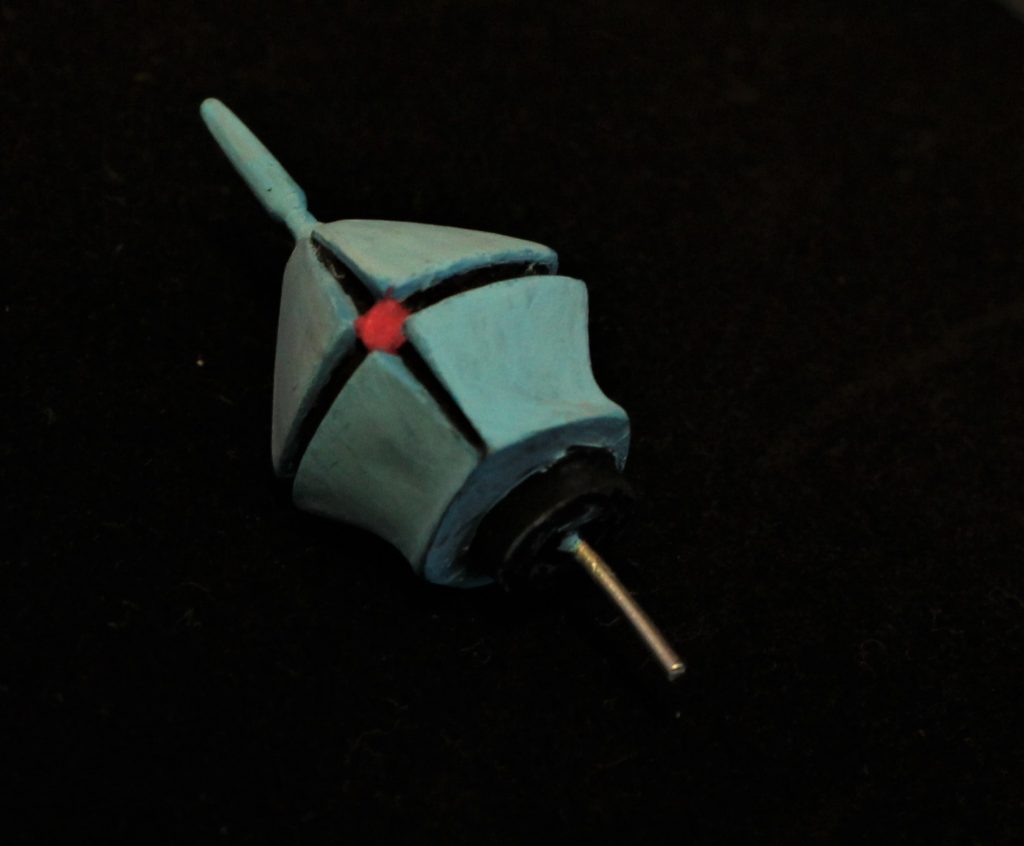 関節はポージングのためにアルミ線接続しています。