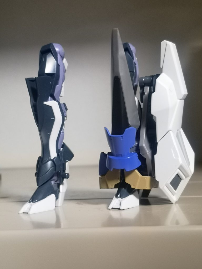 足は特に拘りました。王が着る鎧の裾をイメージしつつ重厚感を持たせています。