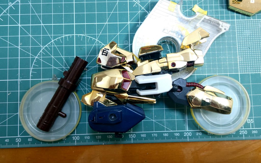 ジャンクで購入したMG 百式で構想を練る。これが・・