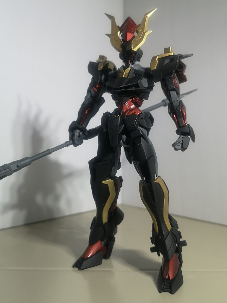 また、緊急時には装甲や武装をパージすることが可能で、使えなくなった武装をパージしつつ身軽になる事で格闘戦能力を底上げしたり、武装を失った僚機にまだ使える武装を渡し継戦能力を伸ばす、という戦法も取れます。