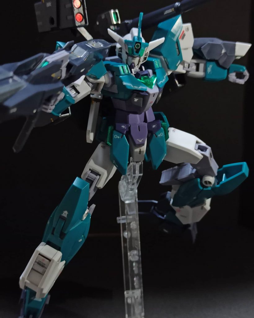 アクション③ゴツイのでZZ風のポーズがよく似合います