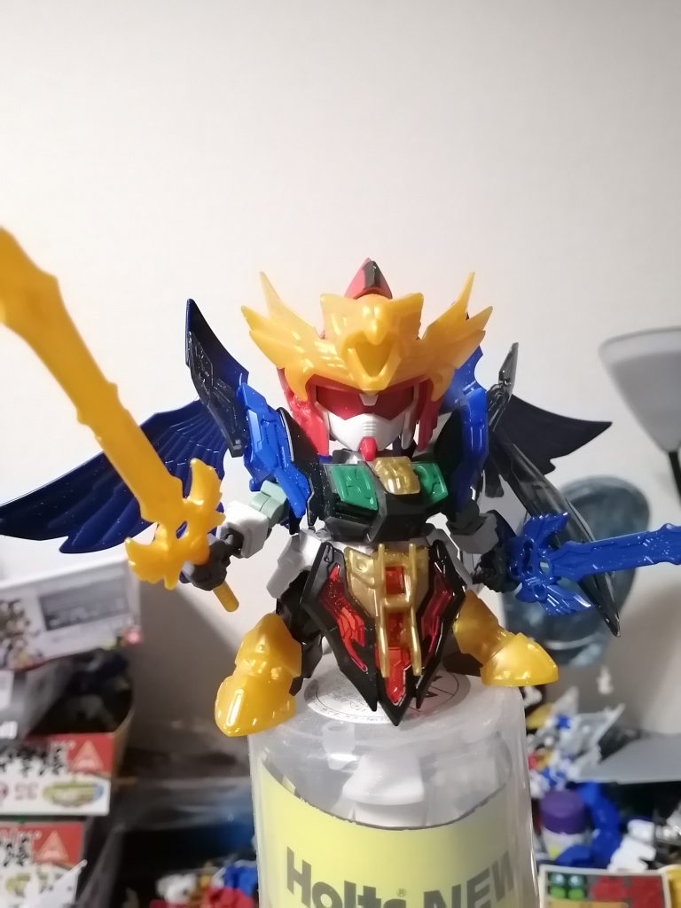 胸のパーツは真悪参を基礎に司馬懿デスティニー、関羽ガンダムのパーツを盛っています。