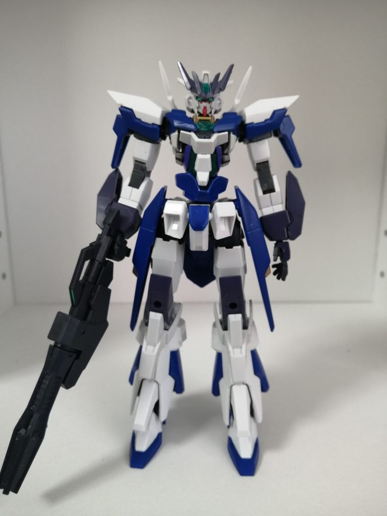 フロントビュー武装はドッズガトリングガンと背部の2機のビームサーベルです。腹にAGEシステムを搭載しています。