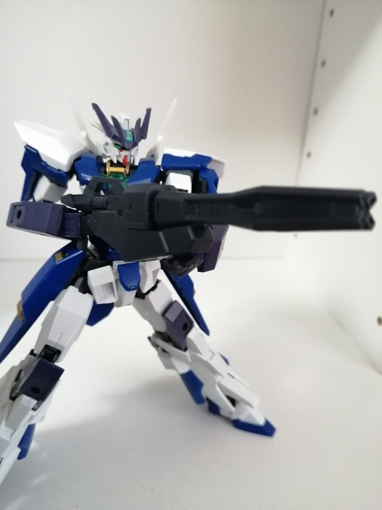 各所のファンネルポートと腕と膝のハードポイントにより拡張性が高いです。今のところ生かされていませんが.....。