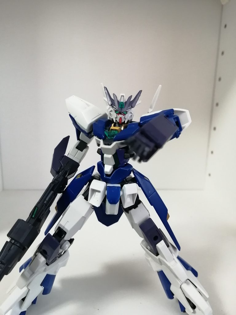 最後はファンネルでも飛ばしてそうなポーズ。写真は以上です。実は、胸部は本当はコアガンダムⅡを使い、腰部サイドもV2アサルトバスターのヴェスバーだったのですが塗装を失敗して、色を剥がす際に間違えて用具掃除用のシンナーを使ってしまい砕けました。本機制作のため新しく買ったFXのパーツも同様に砕けました。だから昔作ったFXのパーツを使ったり、コアⅡの余剰パーツのコアガンダムの胸部を使いました。そういう背景もありこの機体はある意味2代目でもあります。だから思い入れも強いです。今後は本機の別形態も作り、ガンスタに上げていきたいです。ご覧いただきありがとうございました。