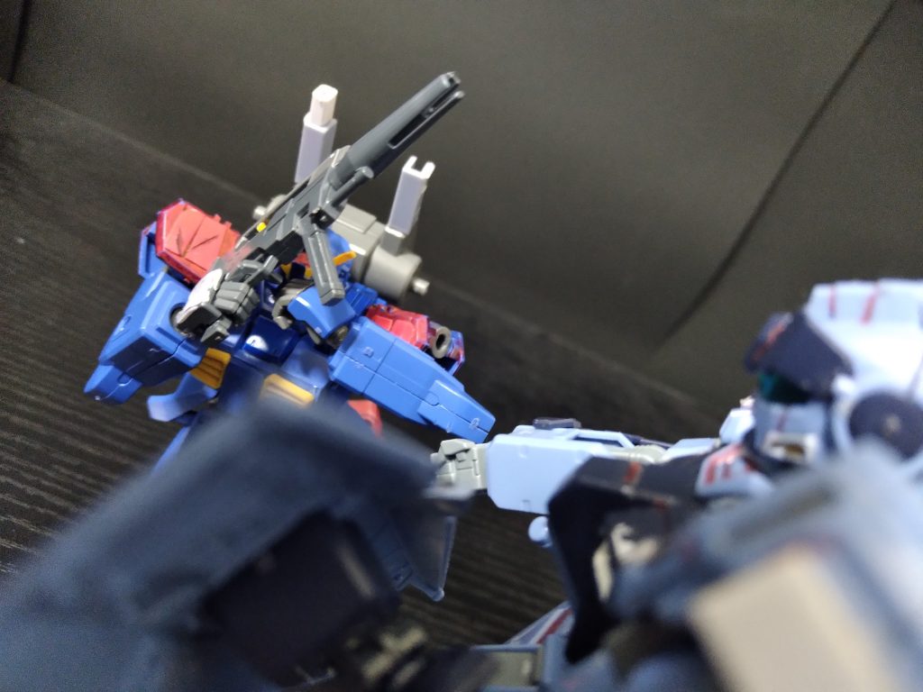 ストカス【グスン…グスン】ペイルライダー【ちょっ待ってろ!交番いってくる!】ストカス【えっ…僕のため?】ペイルライダー【いっいや、まあ、そうよ(*/∀\*)本当はお前がいかなきゃだめだぞ!】ストカス【ごめ…ん腰抜け…ちゃって…】ペイルライダー【そうだとおもぅた!じゃ!】ストカス【待って!】ペイルライダー【ん?】ストカス【帰ってくるよね?】 ペイルライダー【ああ!一人でも待ってくれる人がいんなら俺はその一人のためにやる!】ストカス【それが俺の定義だからな!】……ストカス【必ず…帰って来てね…】