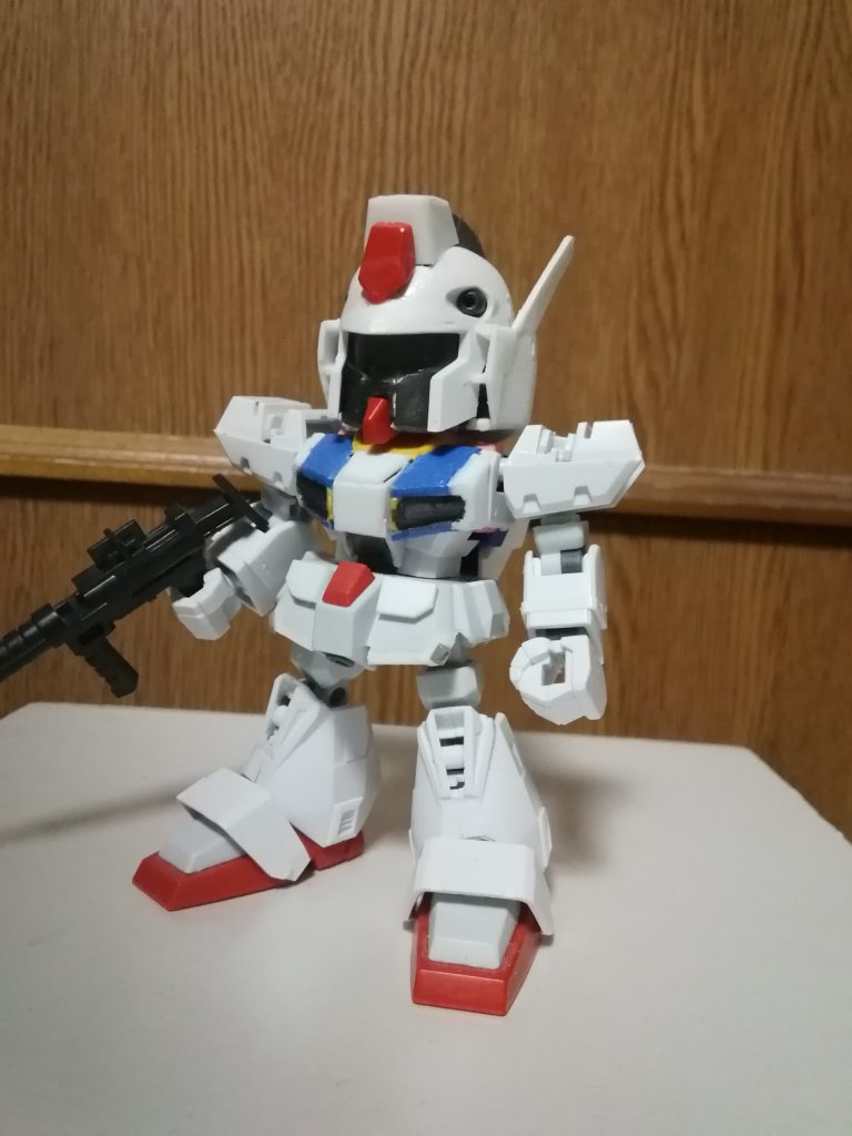 頭部:SDCSガンダム+ジムヘッド胸部、脚部:SDCSΖガンダム両腕:SDCSクロスボーンガンダムX1腰部、靴:SDCS陸戦型ガンダムちょっとあれこれ使いすぎですね(滝汗)