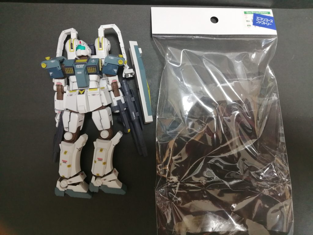 ジム3ビームマスターを探しに行った某中古ホビー屋で発見一部パーツが付いていなかったが折れたり欠けた部分は無かったので購入艶消しまでされてたのに800円って安かったし